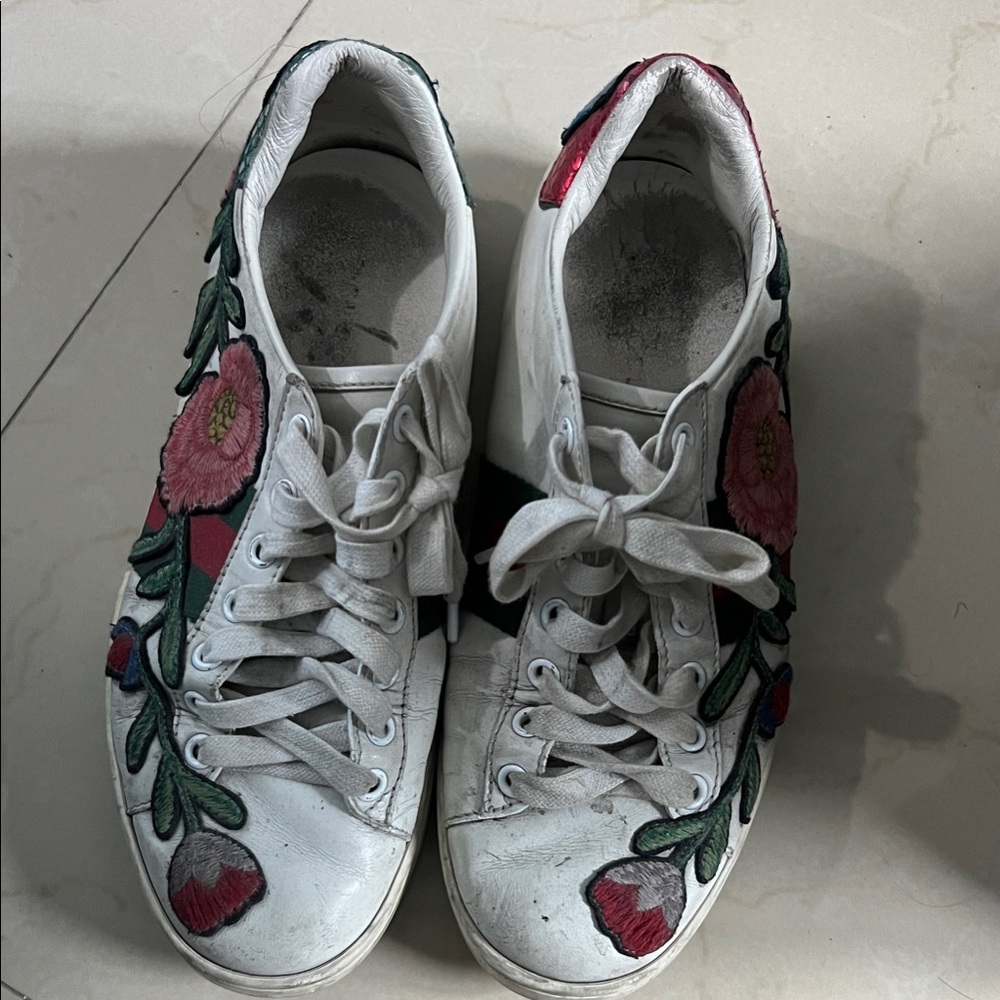 Gucci White Sneakers with Floral Embroidery